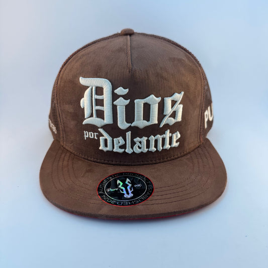 Dios por Delante Marron